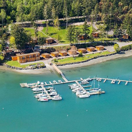 Snug Harbor Resort And Marina 프라이데이 하버 외부 사진